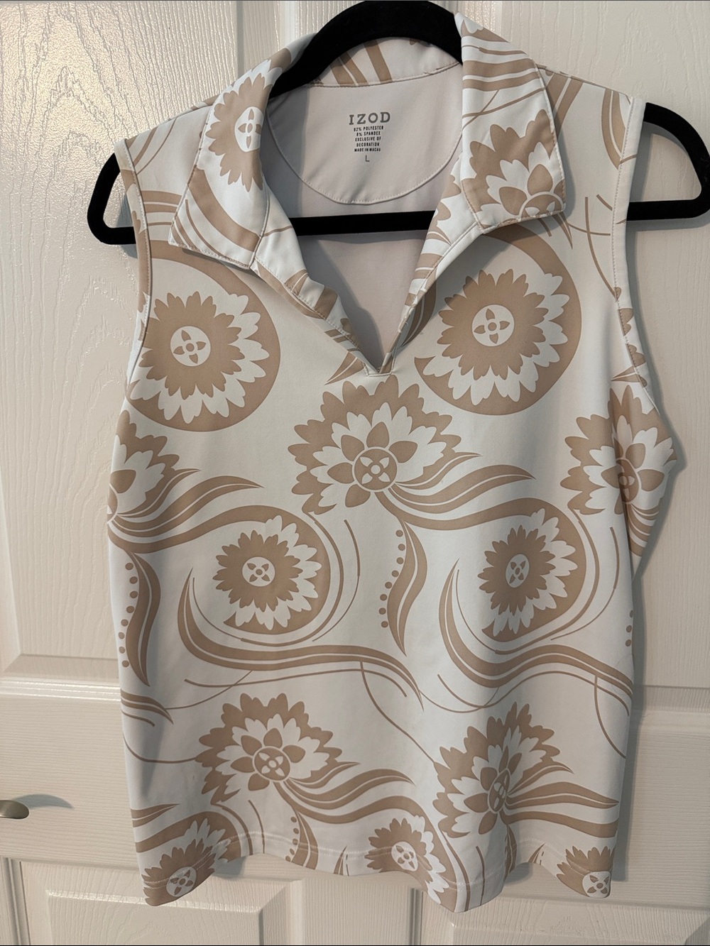 Izod Sleeveless Collared Floral Print GolfTop in Beige and White